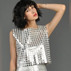 COURRÈGES VINTAGE Metallic Silver Grid Top. Keyhole back. Made in France.